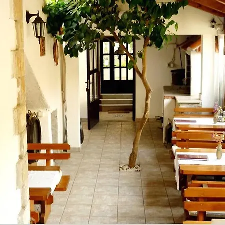 Adel - 70 M From Beach Apartment Supetar
