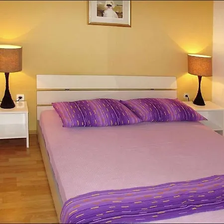 Adel - 70 M From Beach Apartment Supetar