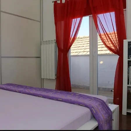 Adel - 70 M From Beach Supetar