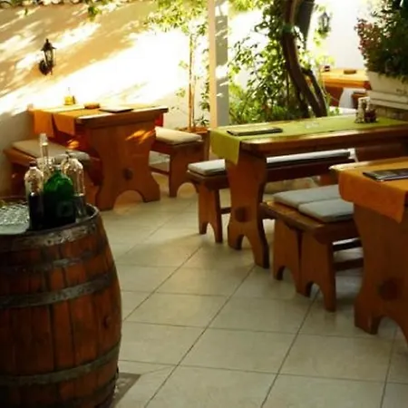 Apartment Adel - 70 M From Beach Supetar