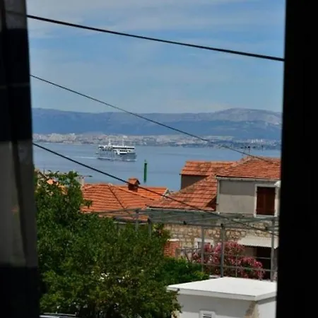 Adel - 70 M From Beach Apartment Supetar