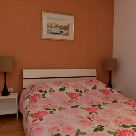 Adel - 70 M From Beach Apartment