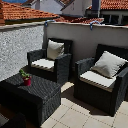 Apartment Adel - 70 M From Beach Supetar