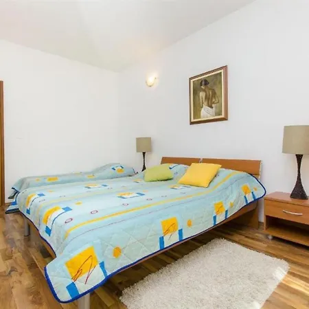Apartment Adel - 70 M From Beach