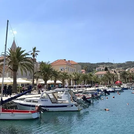 Apartment Adel - 70 M From Beach Supetar