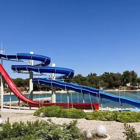 Adel - 70 M From Beach Supetar