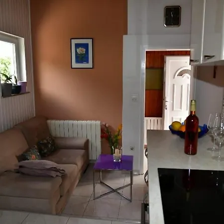 Adel - 70 M From Beach Supetar